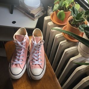 Light Pink Hightop Converse 8.5